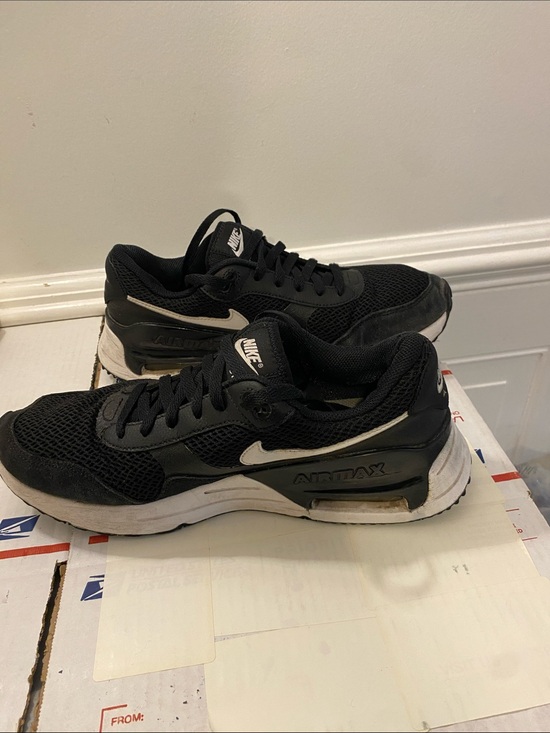 Nike Other - Nike Airmax size 9.5 Sneakers good condition